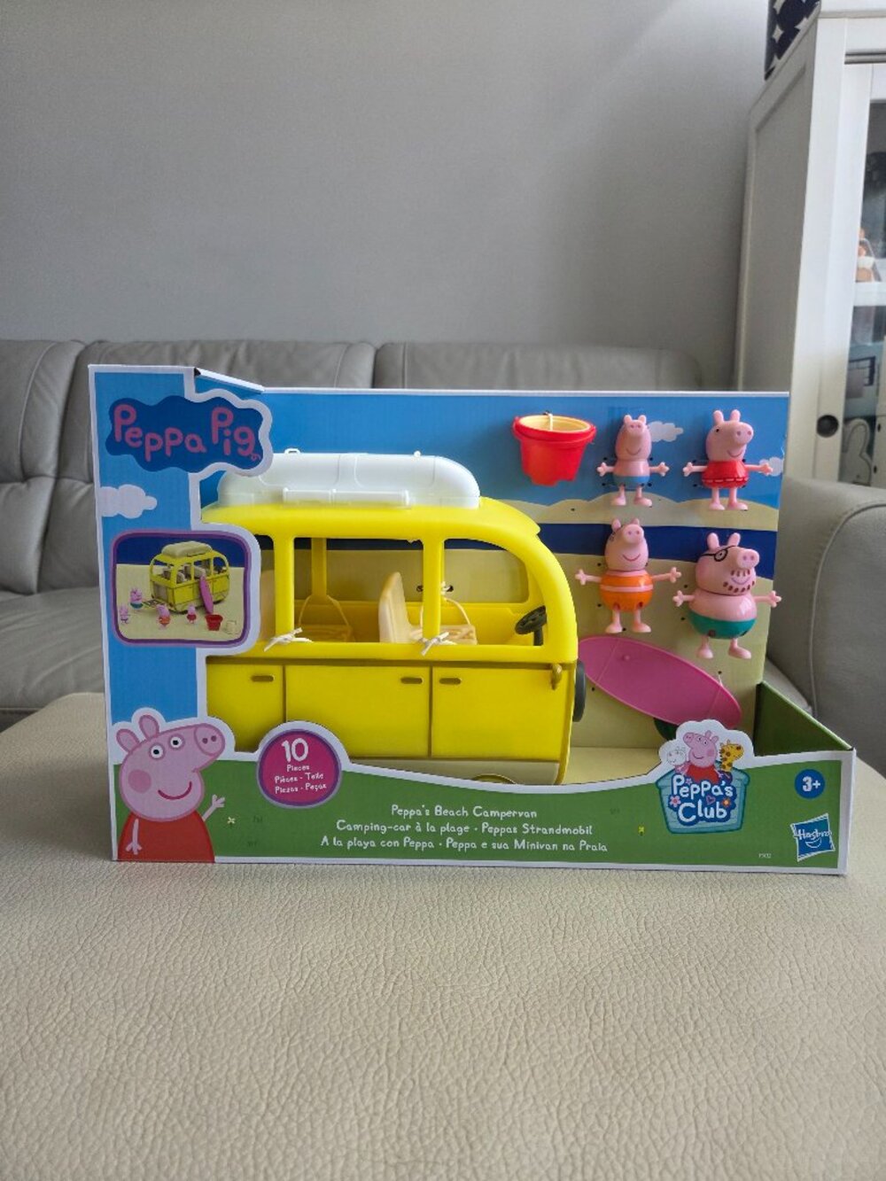 NWB - Hasbro Peppa Pig Beach Camper 10pcs
